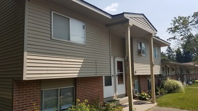 Pine River Apartments in Milford, MI - Building Photo - Building Photo