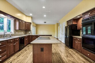 7204 Quiet Cove in Annandale, VA - Building Photo - Building Photo