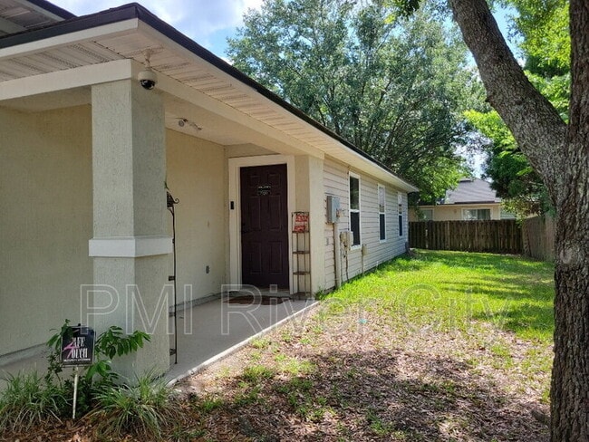 2419 Brian Lakes Dr E in Jacksonville, FL - Building Photo - Building Photo