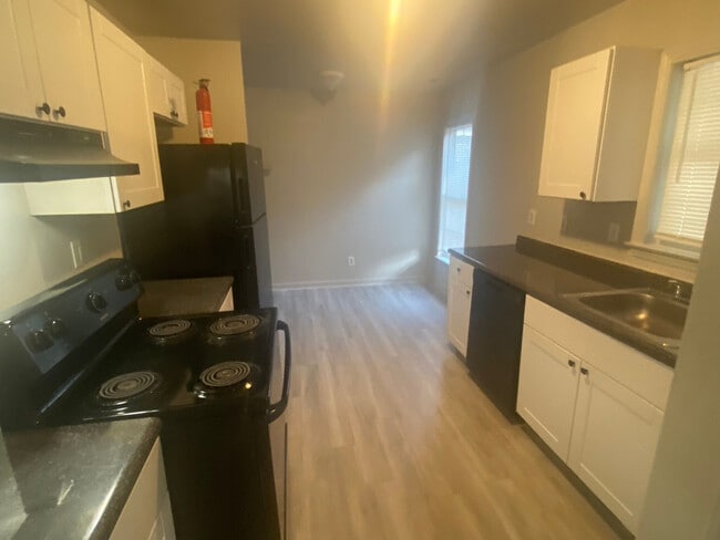 Room in Condo on Beck St in Greensboro, NC - Building Photo - Building Photo