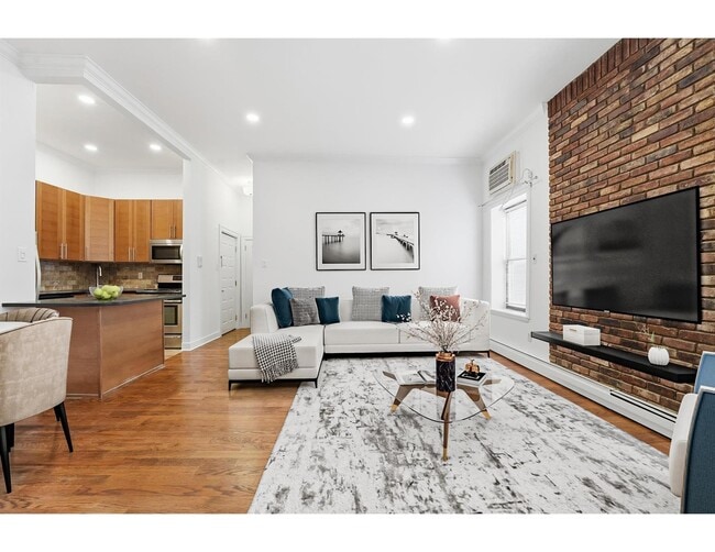 716 Hudson St in Hoboken, NJ - Building Photo - Building Photo