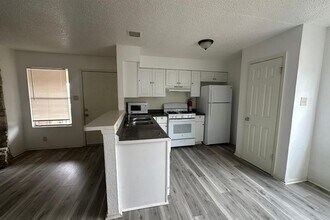 2202 Tabor Ct in Austin, TX - Building Photo - Building Photo