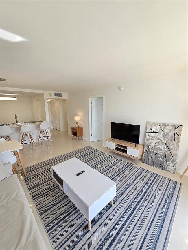 401 Ocean Dr, Unit 1002 in Miami Beach, FL - Building Photo - Building Photo