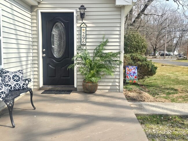 296 Hockhockson, Unit C