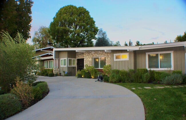 property at 4820 Abbeyville Ave