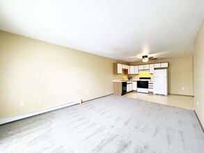 Turnpike Apartments in Bismarck, ND - Building Photo - Building Photo