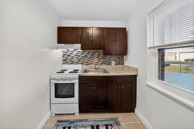 Croydon Manor Apartments in Silver Spring, MD - Foto de edificio - Building Photo