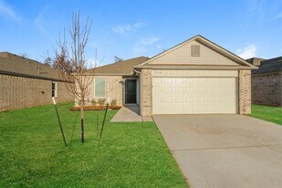 3916 Olivia St in Mustang, OK - Building Photo