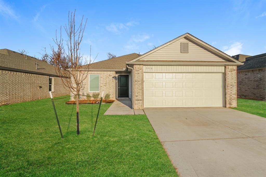 3916 Olivia St in Mustang, OK - Building Photo