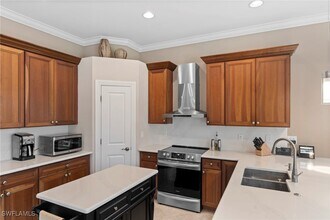 6155 Dogleg Dr in Naples, FL - Building Photo - Building Photo