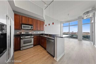 1819 S Michigan Ave, Unit 1104 in Chicago, IL - Building Photo