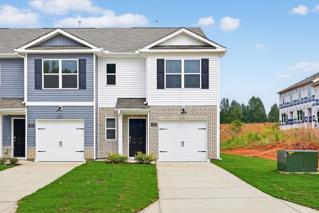 415 Cherry Laurel Dr in Sanford, NC - Foto de edificio