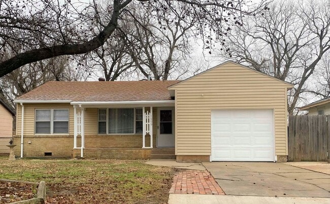 property at 1606 N Meadowbrook Dr