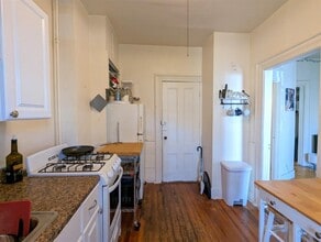 12 Evergreen Square, Unit 2 in Somerville, MA - Foto de edificio - Building Photo