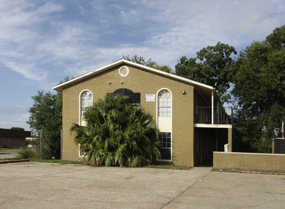 Mid City Apartment Complex in Baton Rouge, LA - Building Photo