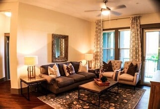 1701 N Lois Ave, Unit 162 in Tampa, FL - Building Photo - Building Photo