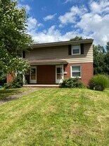 306 Pershing Ave NW, Unit 306 in Massillon, OH - Building Photo