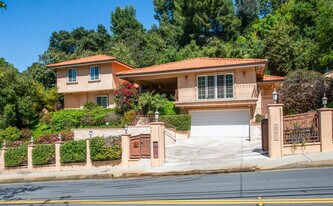 16679 Calneva Dr in Los Angeles, CA - Building Photo