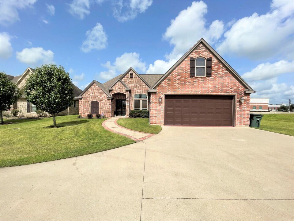 3699 Canyon Ln in Beaumont, TX - Building Photo