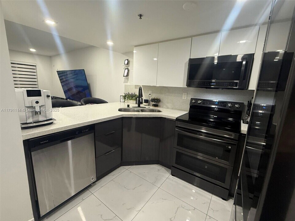 55 E 4th St in Hialeah, FL - Building Photo