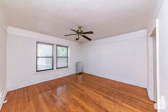 5704 S Harper Ave in Chicago, IL - Building Photo - Building Photo