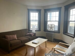 14 Centre St in Cambridge, MA - Foto de edificio - Building Photo