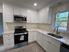 739 Victory Hwy in West Greenwich, RI - Building Photo - Building Photo