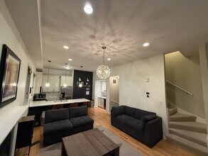 1455 W Wolfram St in Chicago, IL - Building Photo - Building Photo