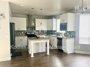 3733 N Valley Vista Way in Lehi, UT - Building Photo - Building Photo