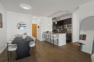 435 W Erie St, Unit 1206 in Chicago, IL - Foto de edificio - Building Photo