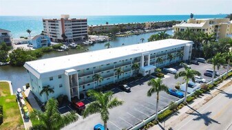 9200 Midnight Pass Rd in Sarasota, FL - Building Photo