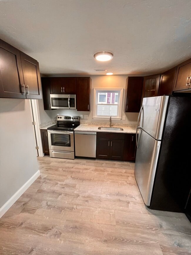 58 Houghton St, Unit 2 in Worcester, MA - Building Photo - Building Photo