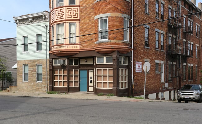 2335 May St in Cincinnati, OH - Foto de edificio - Building Photo