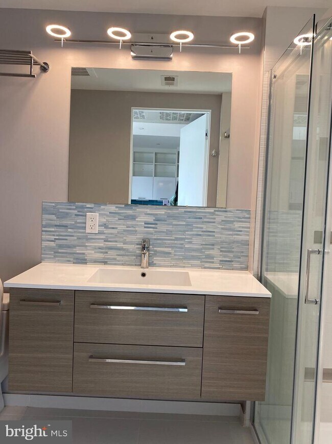 2422 17th St NW-Unit -306 in Washington, DC - Building Photo - Building Photo