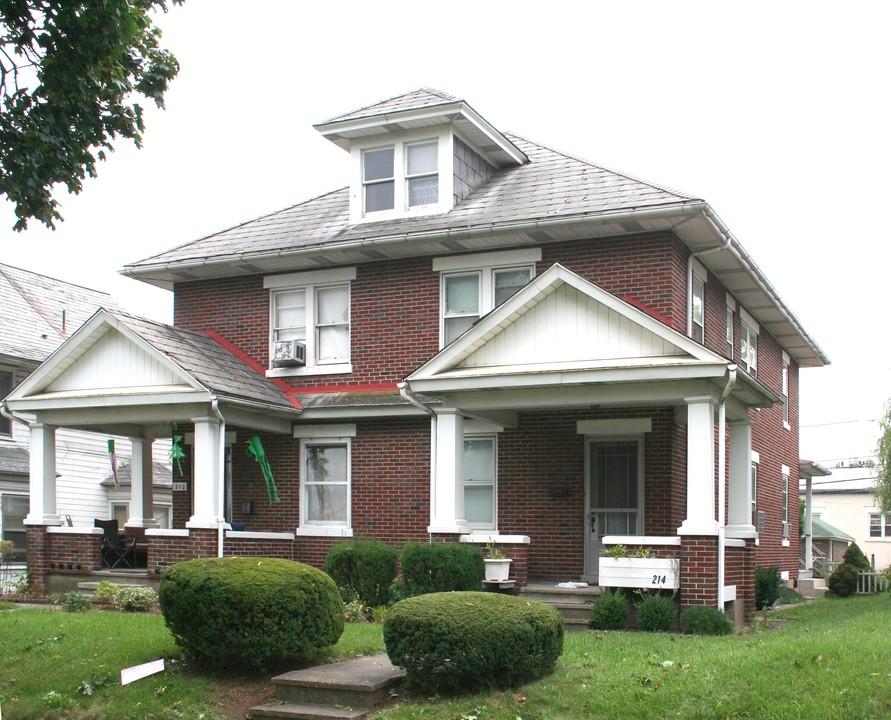 212 W Chocolate Ave in Hershey, PA - Building Photo