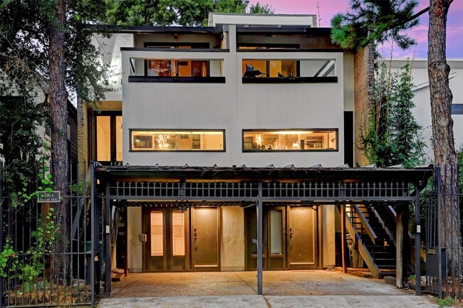property at 5102 Scotland St