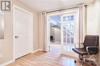 168 Whitestone Dr in Ottawa, ON - Building Photo - Building Photo