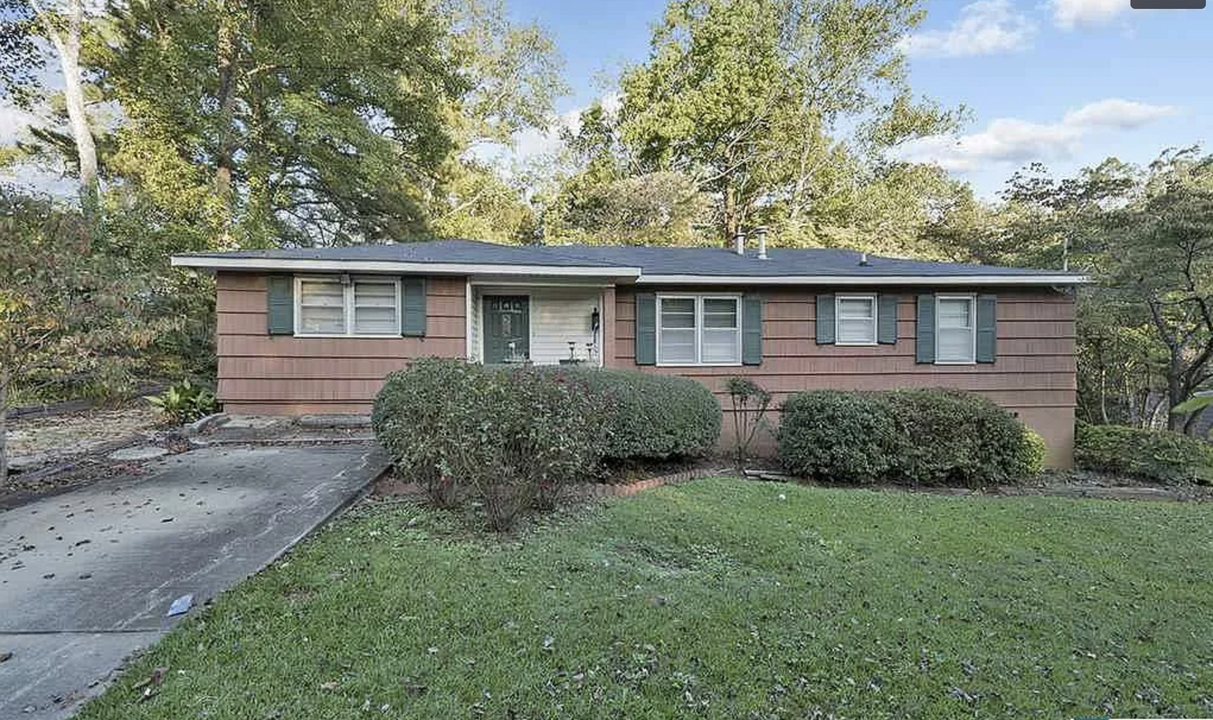 1241 Lynn Acres Dr in Birmingham, AL - Building Photo