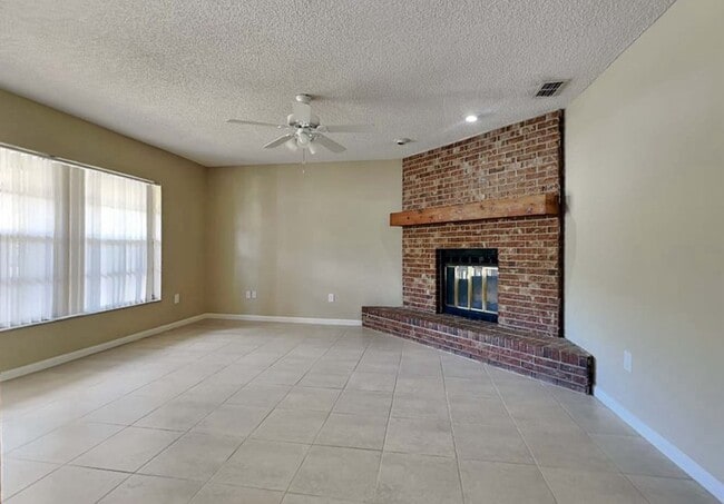 1624 Palm Leaf Dr in Brandon, FL - Building Photo - Building Photo