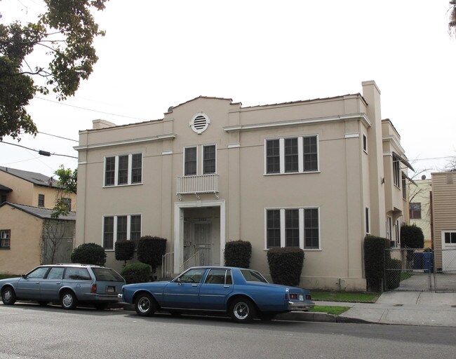 2460 W 18th St in Los Angeles, CA - Building Photo - Building Photo