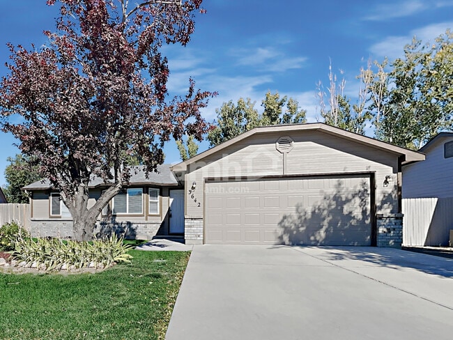property at 3642 S Carbondale Pl