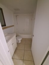 2360 SW Archer Rd in Gainesville, FL - Foto de edificio - Building Photo