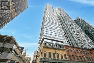 8 Cumberland St in Toronto, ON - Building Photo