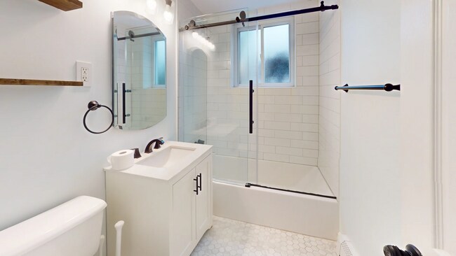 31 Westgate Rd, Unit 1 in Boston College, MA - Building Photo - Building Photo