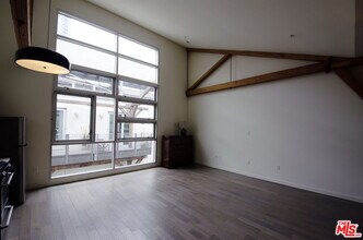 527 Molino St in Los Angeles, CA - Building Photo - Building Photo