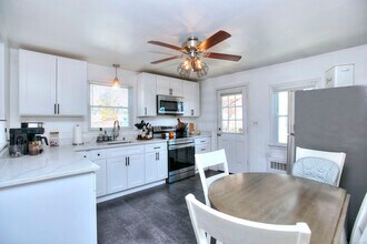 545 Old Stratfield Rd in Fairfield, CT - Building Photo - Building Photo