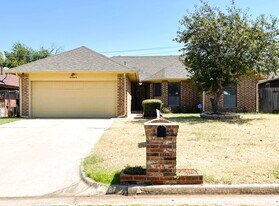 5804 Republic Dr in Oklahoma City, OK - Building Photo