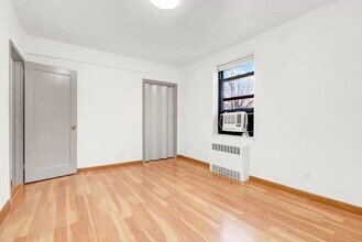 138-12 28th Rd in Queens, NY - Foto de edificio - Building Photo