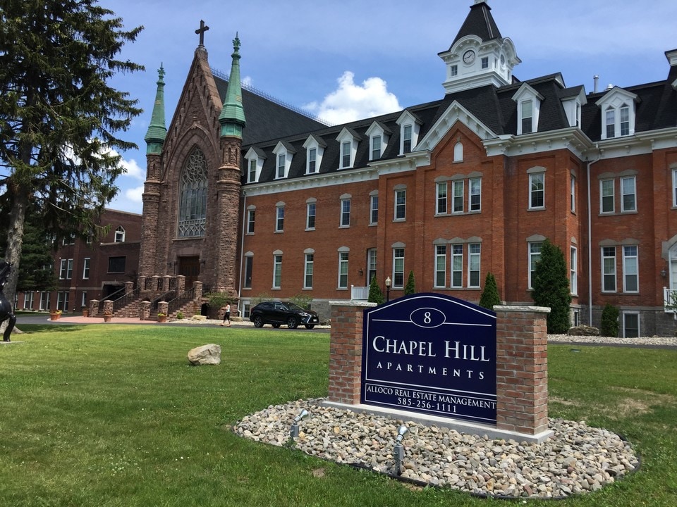 Chapel Hill Apartments in Rochester, NY - Foto de edificio