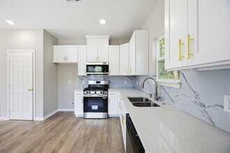 1915 Ross Ave in Cleveland, TX - Building Photo - Building Photo